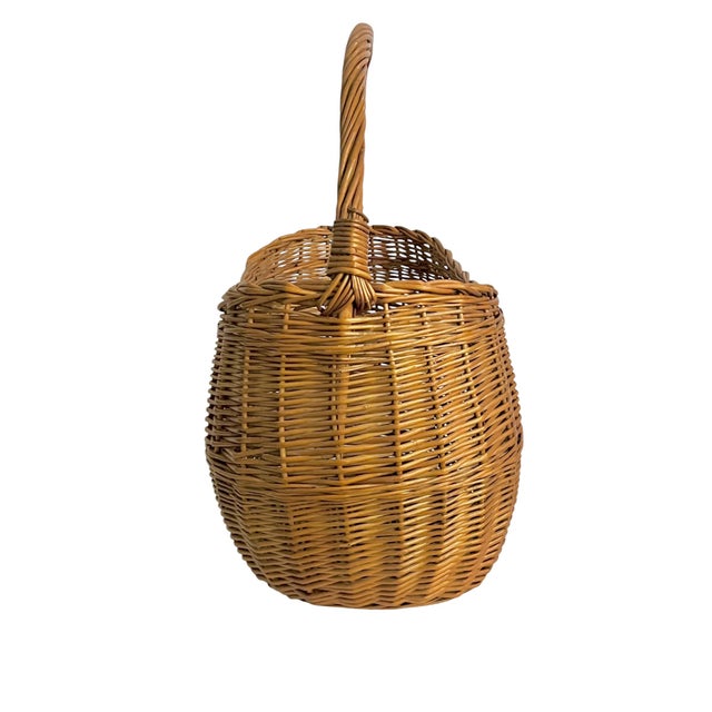 Early 20th Century French Wicker Gathering Basket With Bentwood Handle | French Provincial Market Basket For Sale - Image 4 of 11