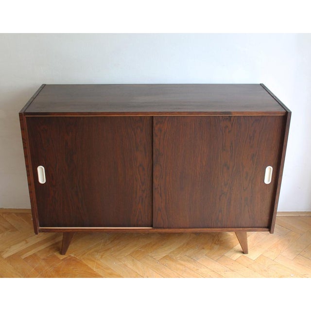 Mid-Century Modern Oak U-450 Sideboard by Jiří Jiroutek for Interier Praha, 1960s For Sale - Image 3 of 18