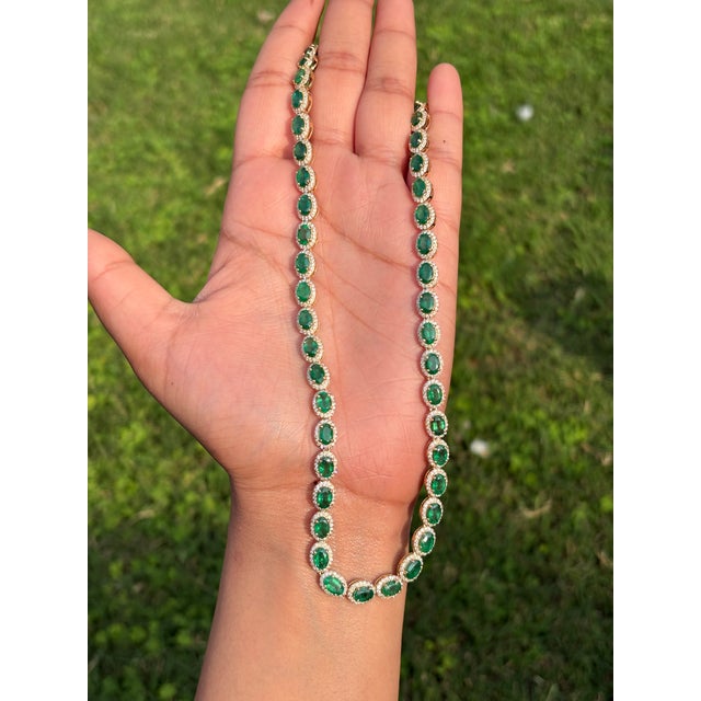 Late 20th Century VRJewels 22.13Ct Emerald & 4.61Ct Diamond Tennis Necklace 18k Yellow Gold 17 Inches For Sale - Image 5 of 15