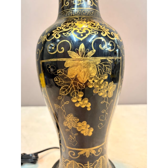 Decorative intricate Porcelain Vase Finial Lamp & etched brass lid. Chinoiserie Antique in working condition corded...