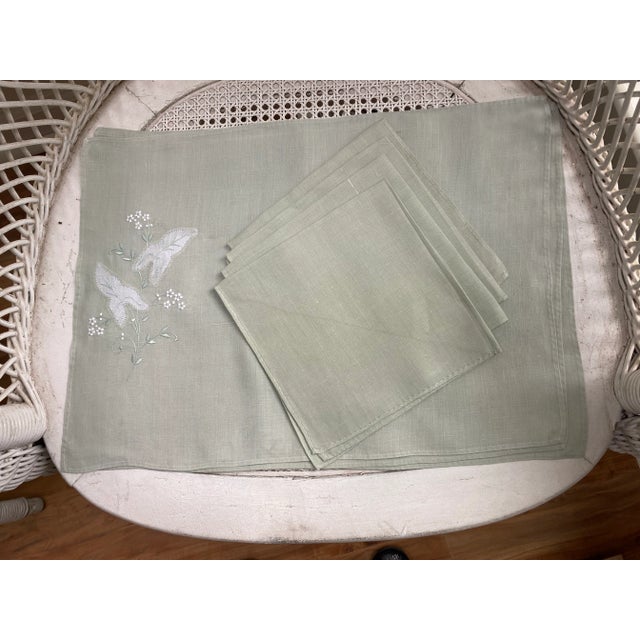 Mid-Century Modern Madeira Linen and Embroidered Placemats and Napkins, Set/8 For Sale - Image 3 of 7