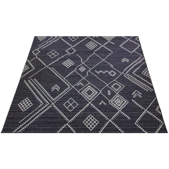 Modern Early 21st Century Contemporary Apadana's Nantucket Collection Flatweave Kilim Designed Wool Rug in Charcoal For Sale - Image 3 of 7