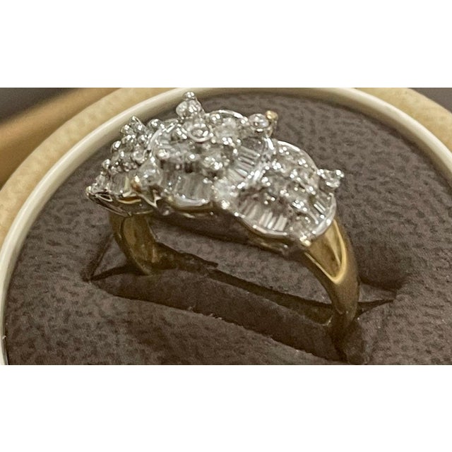 Three-Stone 1.5 Carat Diamond Cluster Cocktail 14 Karat Gold Ring For Sale - Image 4 of 18