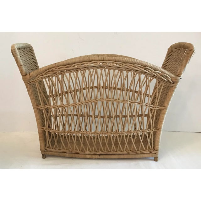 Love this nice fan shaped wicker magazine rack!