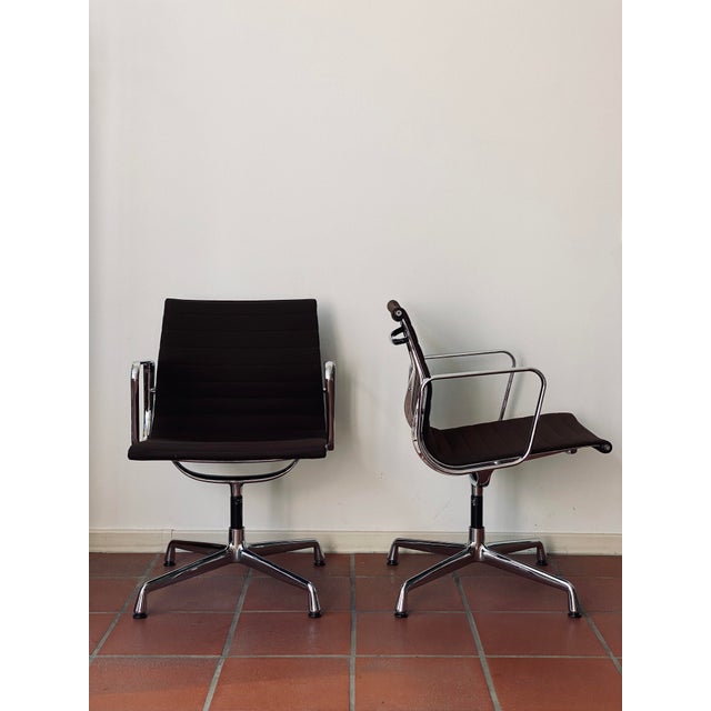 Vitra EA108 Aluminium Swivel Chair by Charles and Ray Eames for Vitra, 1990s, Set of 2 For Sale - Image 4 of 18