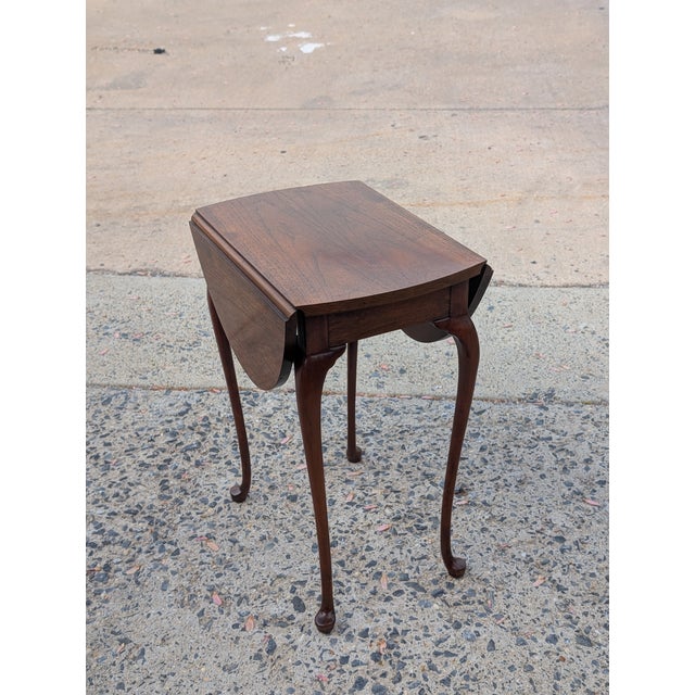 Baker Furniture Company Mid 20th Century Baker Furniture Solid Mahogany Traditional Style 26" Pembroke Drop Leaf Accent End Table For Sale - Image 4 of 10