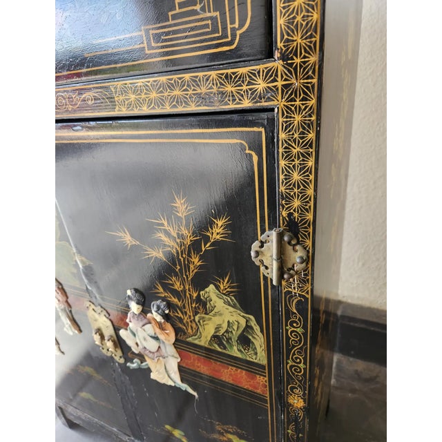 1950s Chinoiserie Black Lacquer Mop Chinese Cabinet Hand Painted For Sale - Image 9 of 15