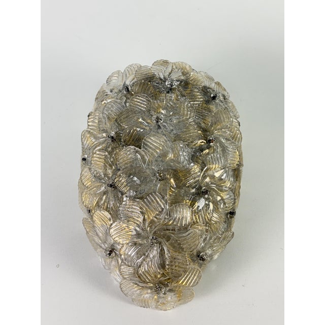 Murano glass wall lamp attributed to Barovier & Toso, 1950s Metal frame, Murano glass flowers, handcrafted and therefore...