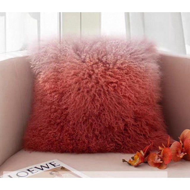 This throw pillow is not made of lamb hair, but rather uses fluffy and thick coral velvet or similar short-pile fabric....