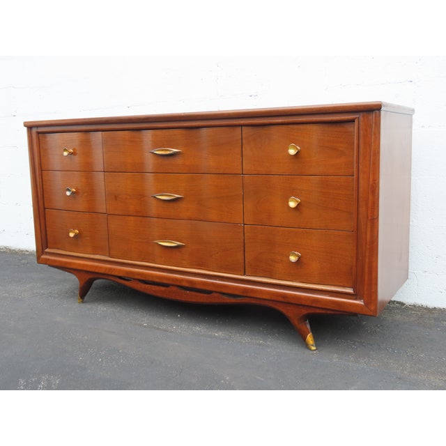 Mid-Century Modern Kent Coffey Mid Century Modern Long Dresser Bathroom Vanity 6892 For Sale - Image 3 of 15