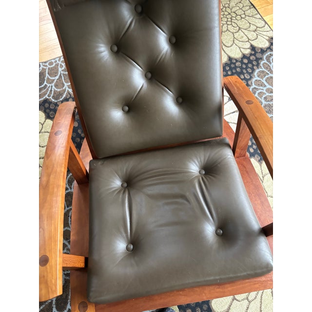 Wood Thos. Moser “Lolling Chair” and Ottoman in Cherry and Dark Leather For Sale - Image 7 of 7