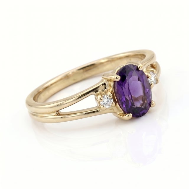 Beautiful Amethyst Wedding Ring - Febraury Birthstone Ring Us (All Sizes Available) For Sale - Image 4 of 5