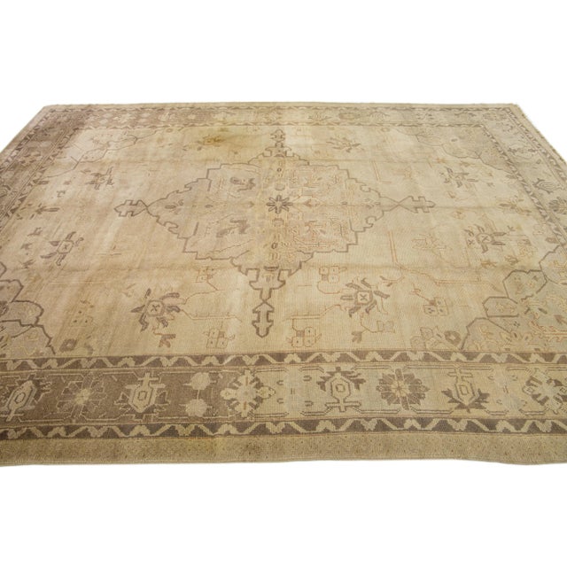 1960s 1960s Vintage Medallion Motif Turkish Oushak Wool Rug Handmade in Beige For Sale - Image 5 of 7