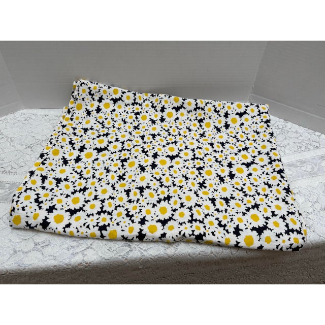 Textile Vibrant, Kate Spade Bold Cotton Daisy Floral Tablecloth For Sale - Image 7 of 7