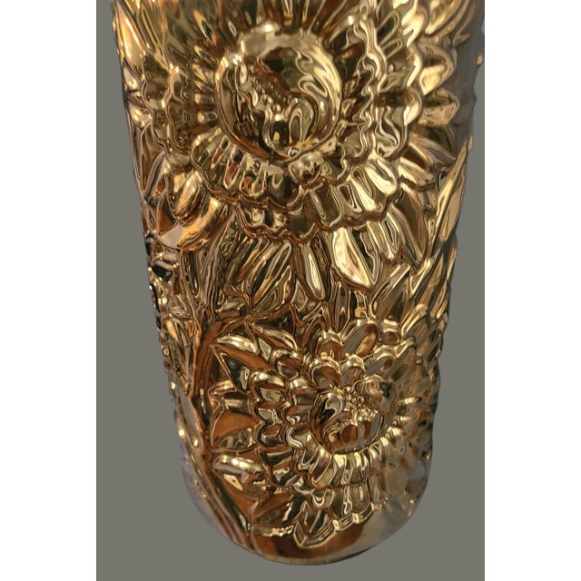 This Hollywood Regency Gold Embossed Ceramic Floral Umbrella Cane Vase Stand is a luxurious and stylish addition to any...