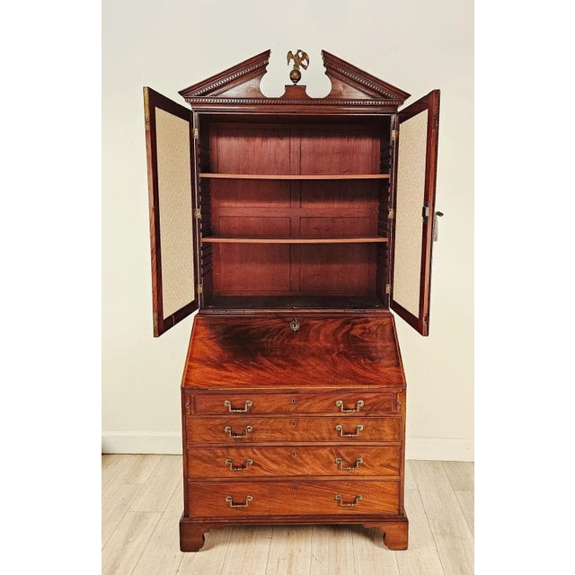 Traditional George III Secretary Bookcase, England, 18th Century For Sale - Image 3 of 9