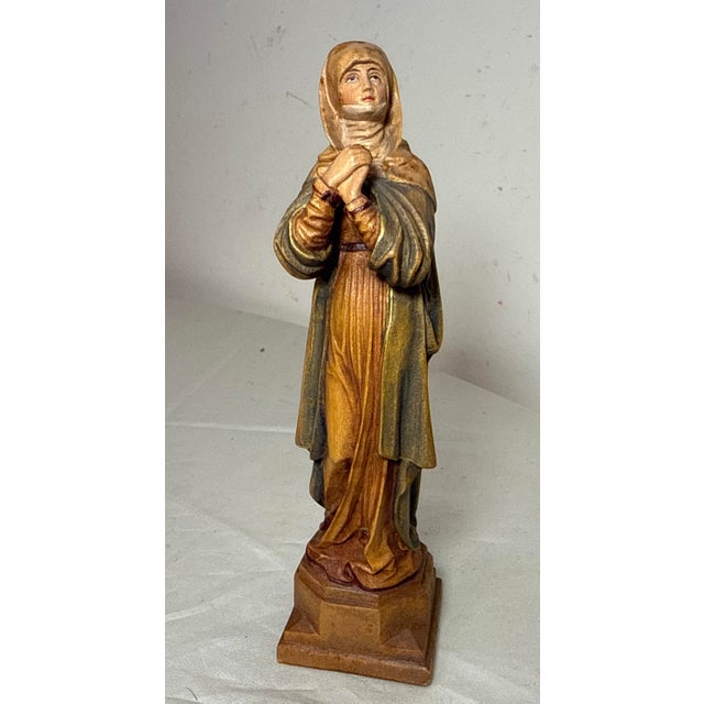 Up for sale is a wonderful vintage Italian hand carved wood religious statue depicting the Virgin Mary Nurnberg in...