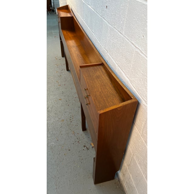 Mid 20th Century Attributed Young Manufacturing Mid-Century Walnut King Headboard For Sale In New York - Image 6 of 14