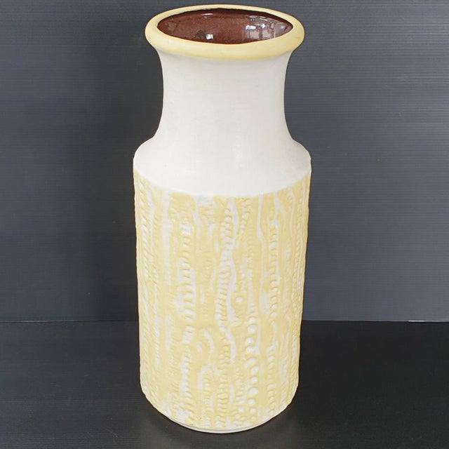 Very good condition. Height 51 cm. Diameter 21.5 cm. Very beautiful vase.