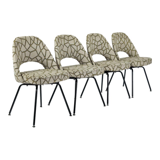 Set of 4 Eero Saarinen Executive Side Chairs for Knoll Mid Century Modern Black Metal For Sale