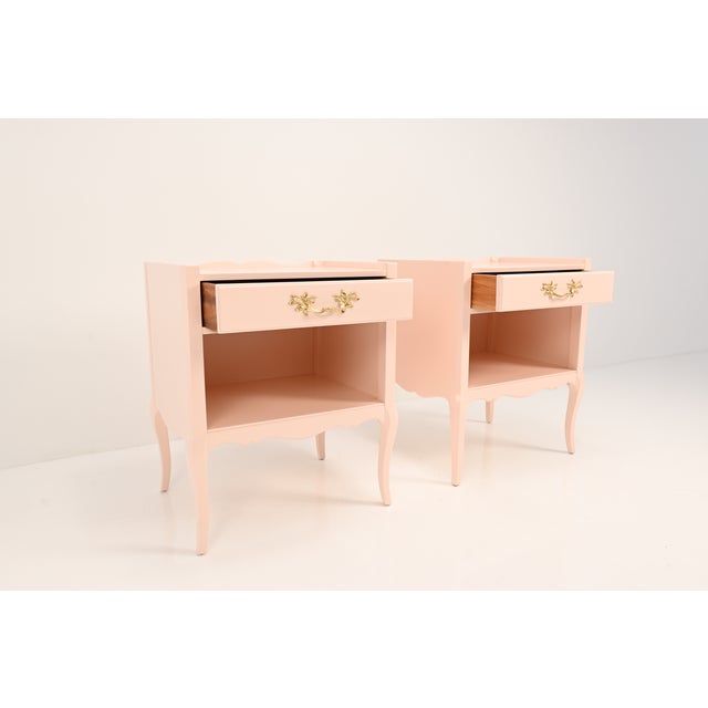 Wood Henredon French Provincial Louis XV Style Pink Lacquered Nightstands, Pair | Newly Refinished For Sale - Image 7 of 15