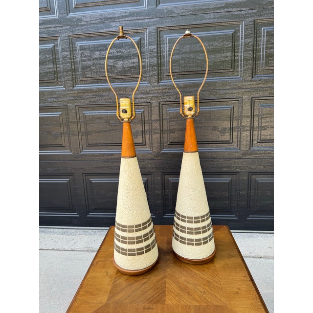 Mid-Century Modern 1960s Mid-Century Modern Textured Cone Lamps by Plasto Mfg. Co. - A Pair For Sale - Image 3 of 12