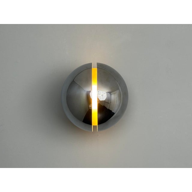 Diaframma Wall Lamp by Piero & Monti for Fontana Arte, 1960s, in Very Good conditions. Designed 1960 to 1969 I have...