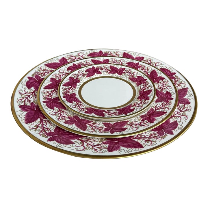 6 Piece Dinnerware Place Setting of Hampton Court by William Yeoward ...