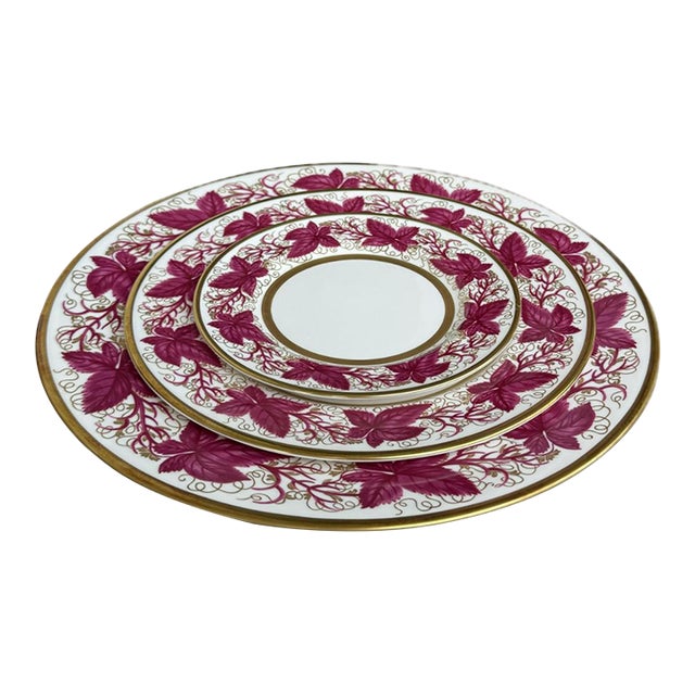 6 Piece Dinnerware Place Setting of Hampton Court by William Yeoward For Sale