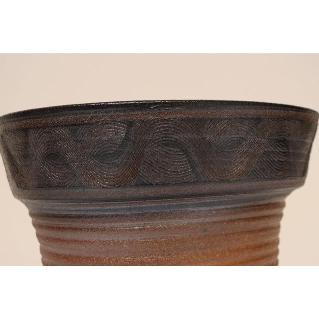 Mid-Century American Modern Ribbed Studio Pottery Planter Vase by Deanna Nichols For Sale - Image 13 of 17