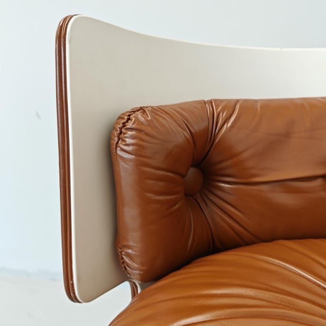Dressing Table with Dilly Dally Brown Leather Armchair by Luigi Massoni for Frau, 1970s, Set of 2 For Sale - Image 16 of 18