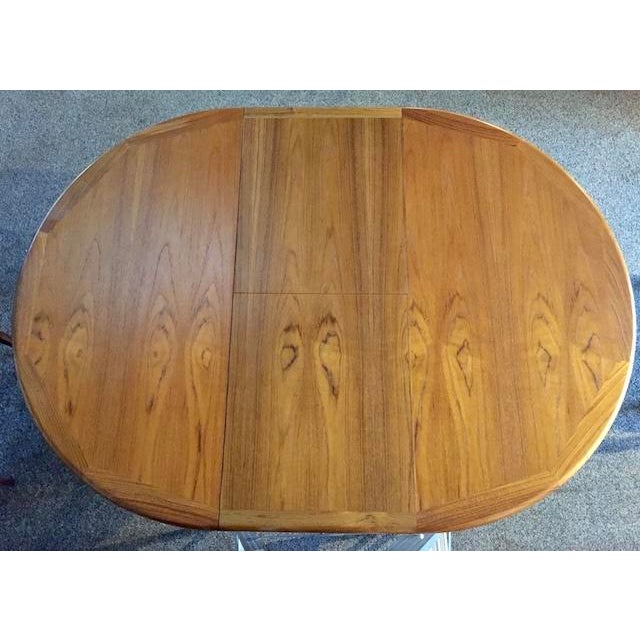 Danish Mid Century Modern Extending Teak Round Dining Table c.1960 For Sale - Image 11 of 11