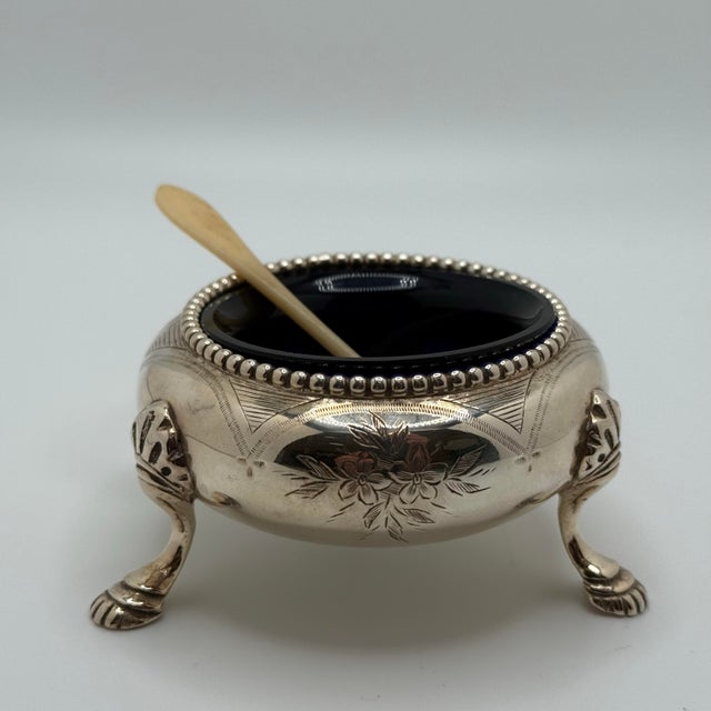 Elevate your table with this charming Victorian open salt cellar, beautifully crafted in silver plate and resting on three...