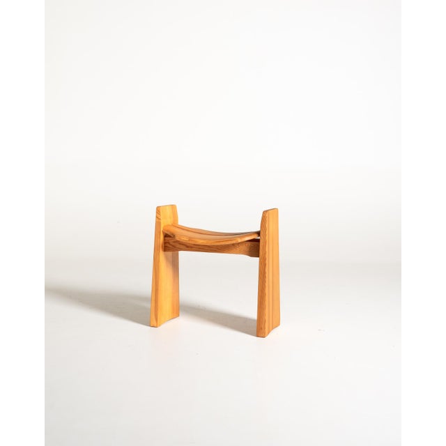 The "Jonte" stool, designed by Gilbert Marklund in 1969 and produced in Sweden by Furusnickarn AB, is made of pine. It...