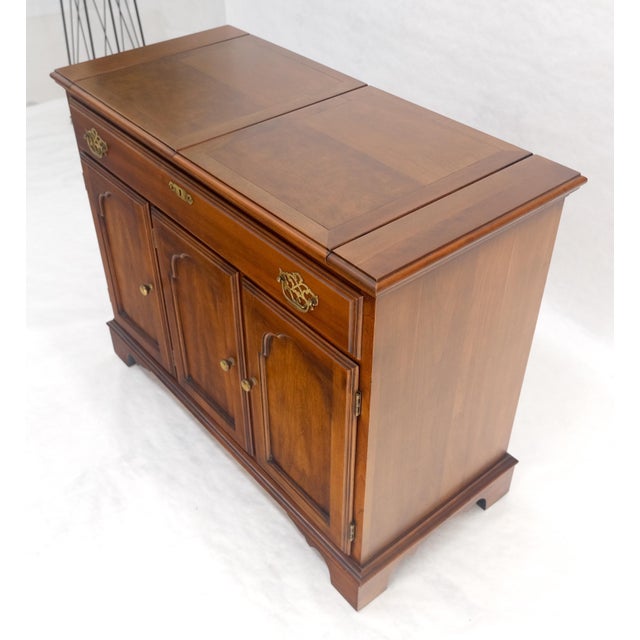 Henredon Flip Top Banded One Drawer Raised Panel Cherry 3 Door Liquor Cabinet Server MINT For Sale - Image 4 of 18