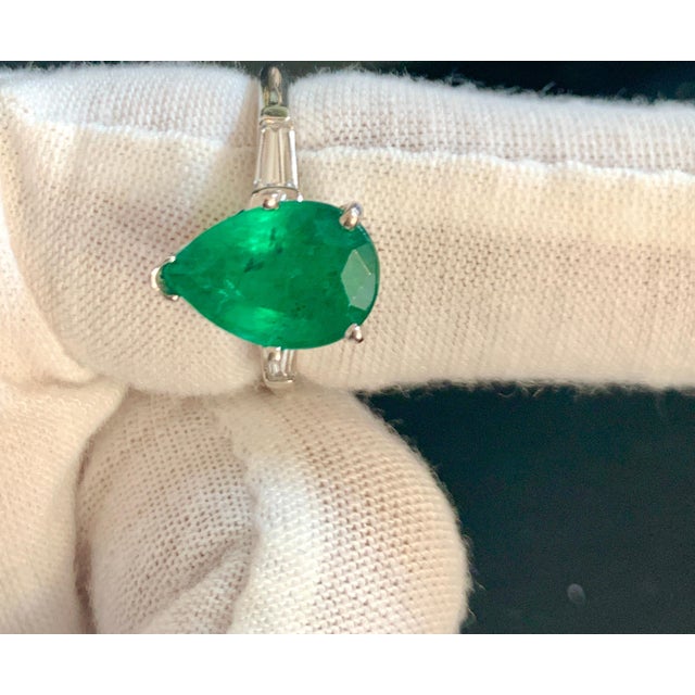 3.5 Carat Pear Cut Emerald and Diamond Ring 14 Karat White Gold For Sale - Image 11 of 18