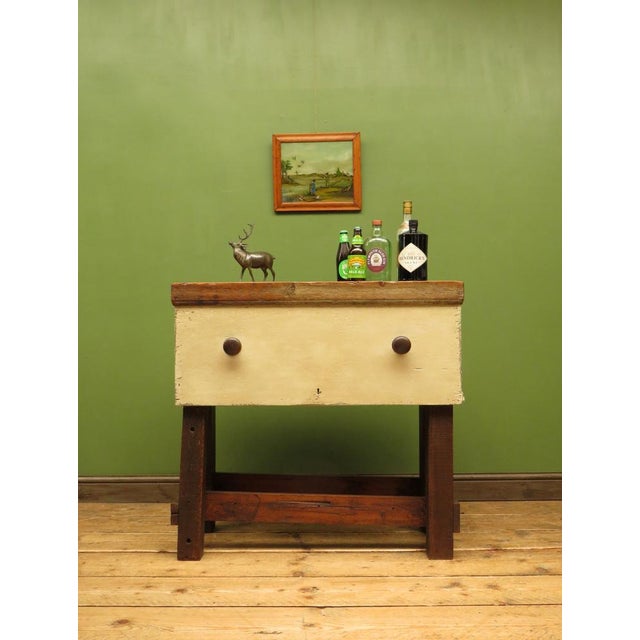 This is a versatile side table which has been handmade using an old pine trunk. The table is ideal for use in a kitchen or...