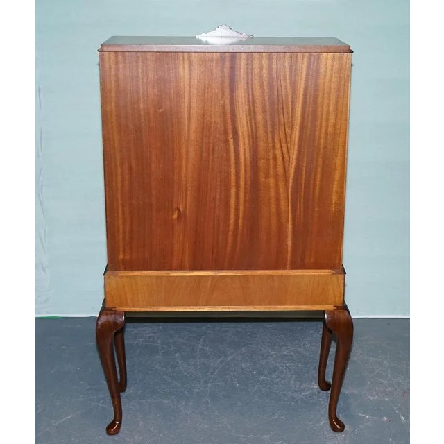 Vintage Carved Queen Anne Style Display Cabinet For Sale - Image 17 of 18