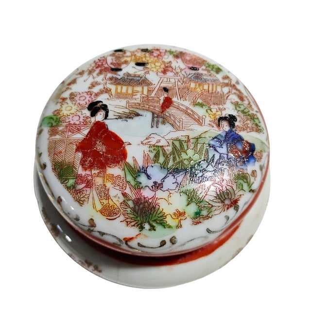 1960s Vintage Mid-Century Japanese Geisha Girl Hand-Painted Porcelain Set - 4 Pieces For Sale - Image 5 of 18