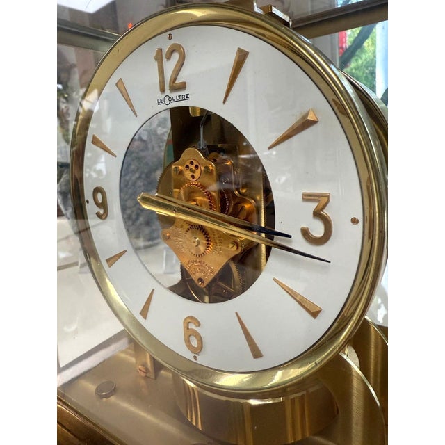 1960s 1968 Jaeger - LeCoultre Atmos Clock Caliber 528-8 | Swiss Mid-Century Brass & Glass For Sale - Image 5 of 10