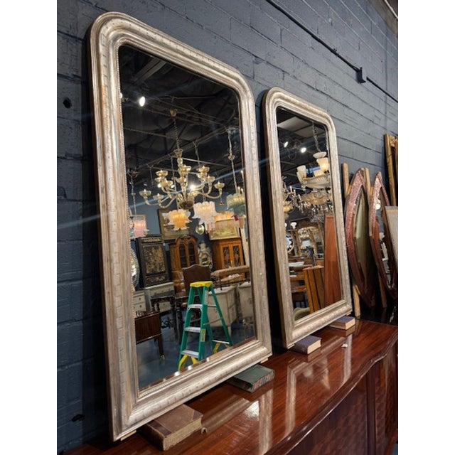 Late 20th Century Pair of French Silver Louis Philippe Frames With Geometric Pattern For Sale - Image 5 of 7