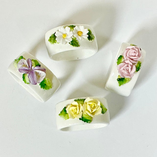 This set of 4 bone china napkins rings feature a pretty little flower on each white ring. There is a pink and yellow rose,...