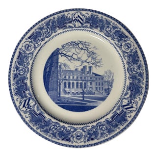 1930s Wedgwood Radcliffe College Blue Luncheon Plate - Historic Blue College Scenes For Sale