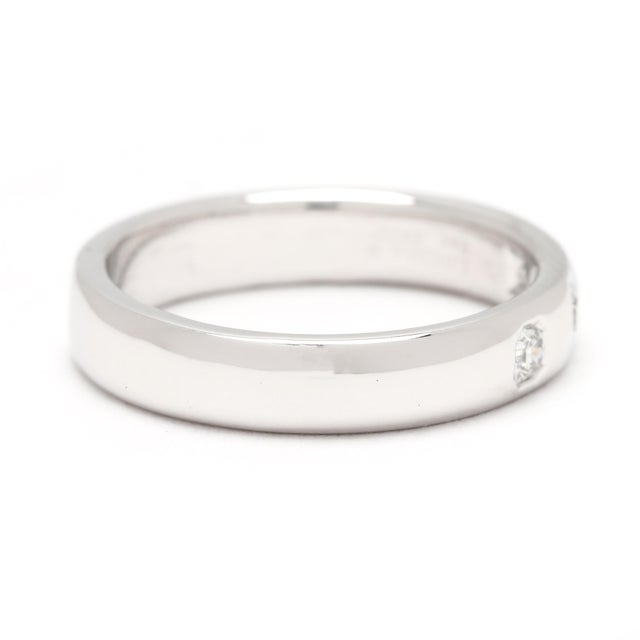 Stones: diamond, 3 asscher .25ctw FG color/ VS1-2 clarity Ring Size: 6 Rise Off Of Finger: 1.9 mm Width: 4 mm Weight: 4.4...