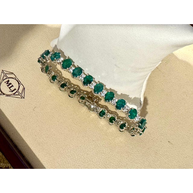 Early 21st Century 21 Carat Emerald 1.6 Carat Diamond Tennis Bracelet 14 Karat White Gold For Sale - Image 5 of 18