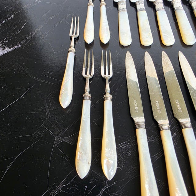 Antique Landers Frary & Clark Mother-of-Pearl Flatware Set, 31 Pieces For Sale - Image 4 of 13