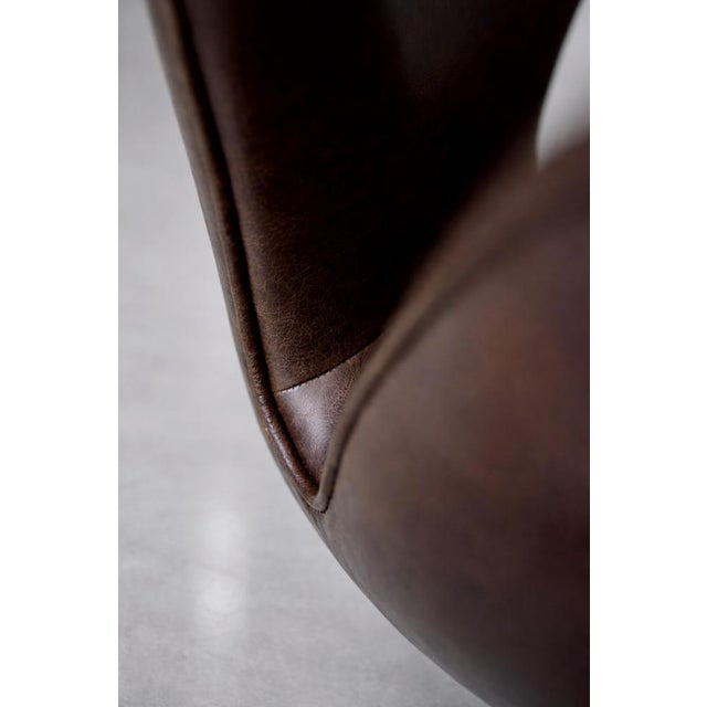 Mid-Century Modern Danish Brown Leather Swan Chair by Arne Jacobsen for Fritz Hansen, 1958 For Sale - Image 13 of 18