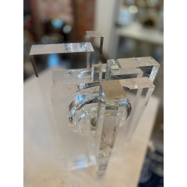 A sculptural and highly architectural table lamp designed by Sandro Petti for Maison Jansen in the 1970s. Crafted entirely...