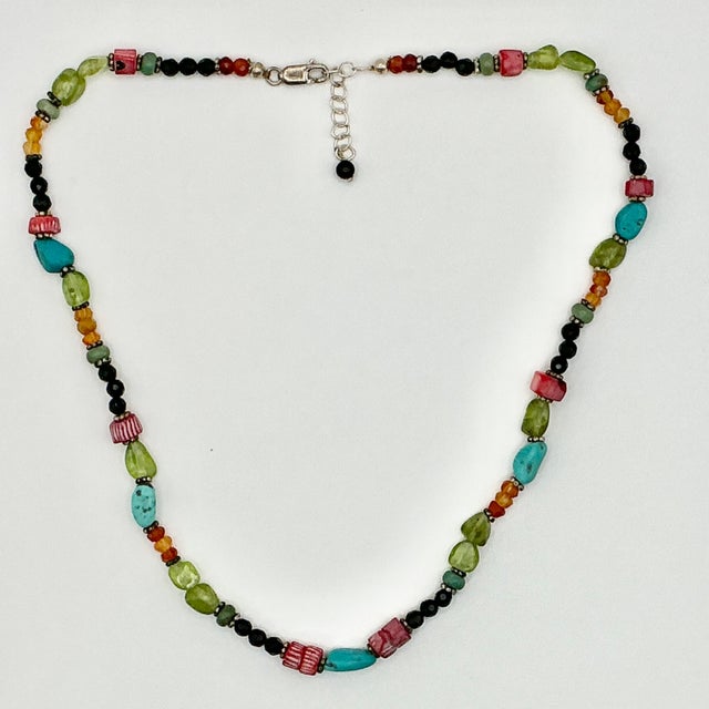 1980s Vintage Southwestern Navajo Boho Chic Turquoise & Glass Beaded Necklace, 18” For Sale - Image 6 of 9