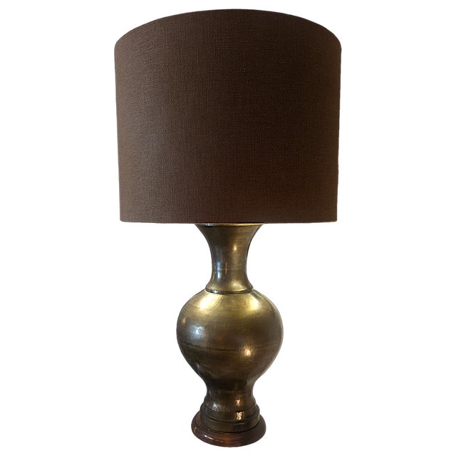 1940s Italian Monumental Hammered Brass Seamless Bulbous Table Lamp on Mahogany Plinth For Sale - Image 18 of 18